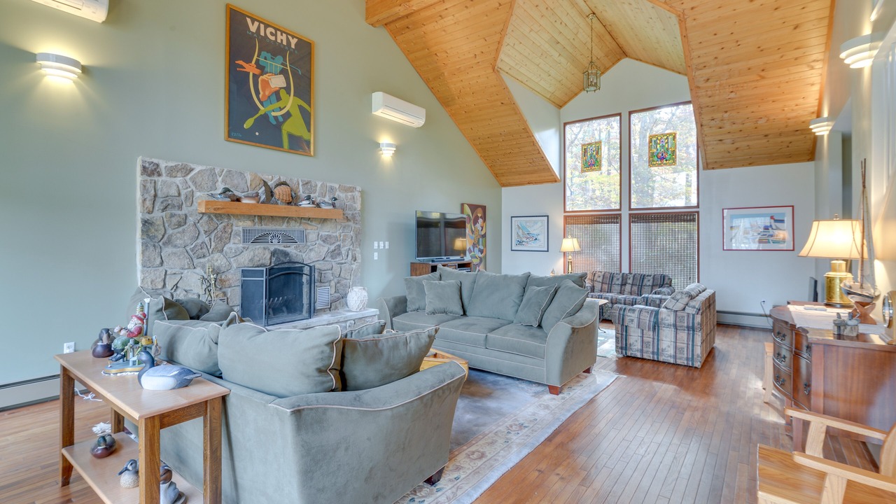 Photo of Livingroom in Blakeslee