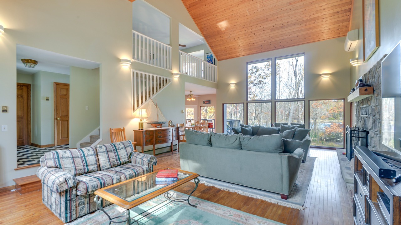 Photo of Livingroom in Blakeslee