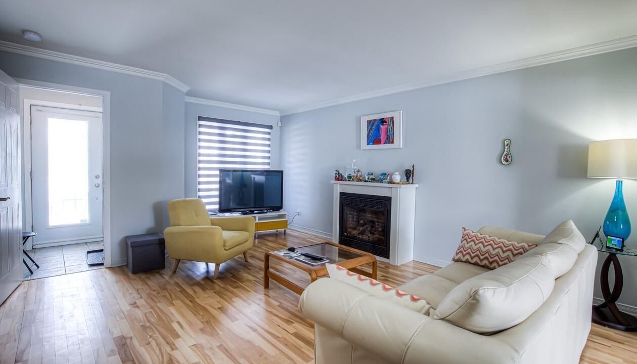 Photo of Livingroom in Dollard-des-Ormeaux