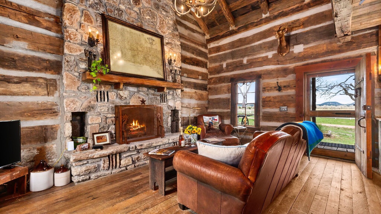 Photo of Livingroom in Fredericksburg