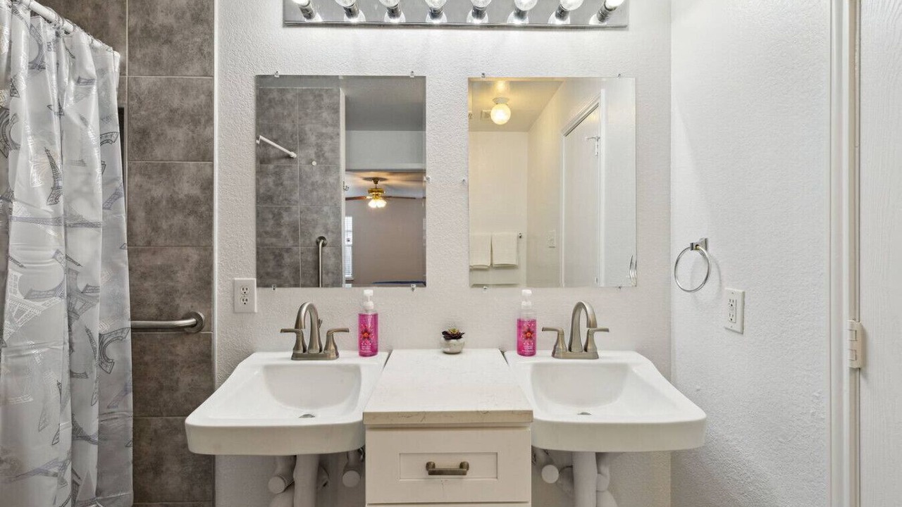Photo of Bathroom in Royse City