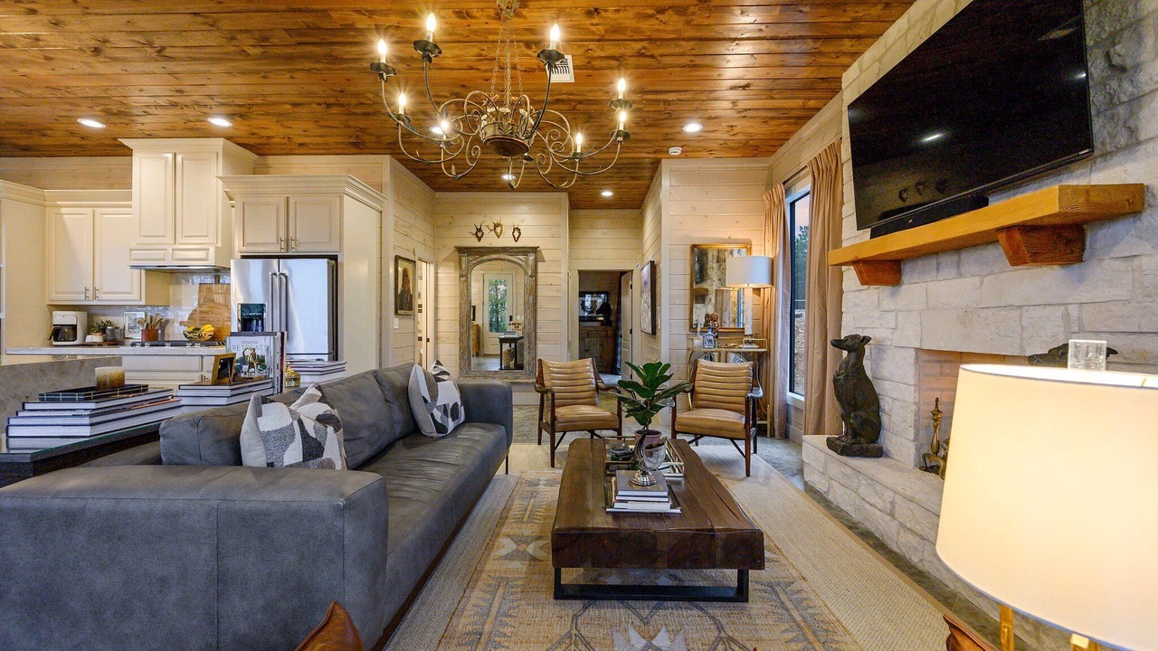 Photo of Livingroom in Broken Bow