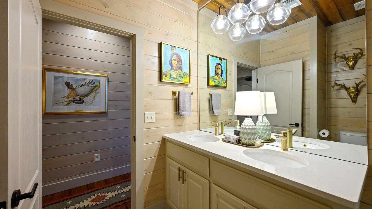 Photo of Bathroom in Broken Bow