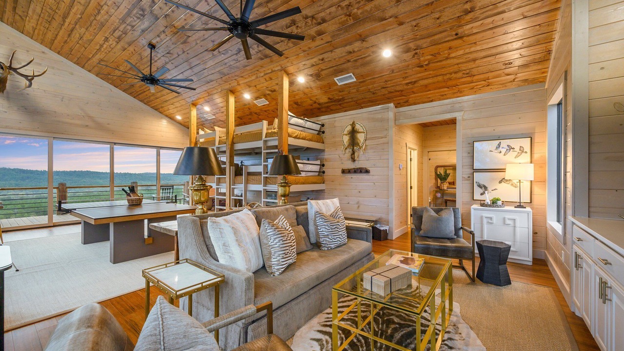 Photo of Livingroom in Broken Bow