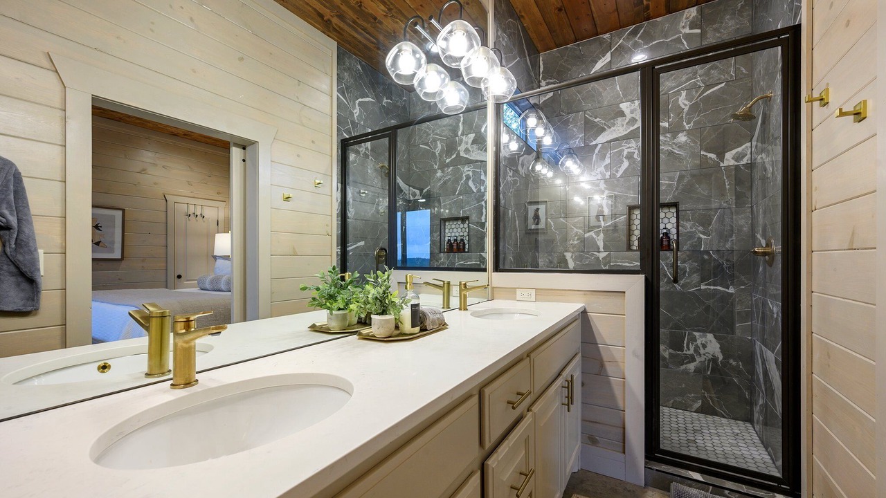 Photo of Bathroom in Broken Bow