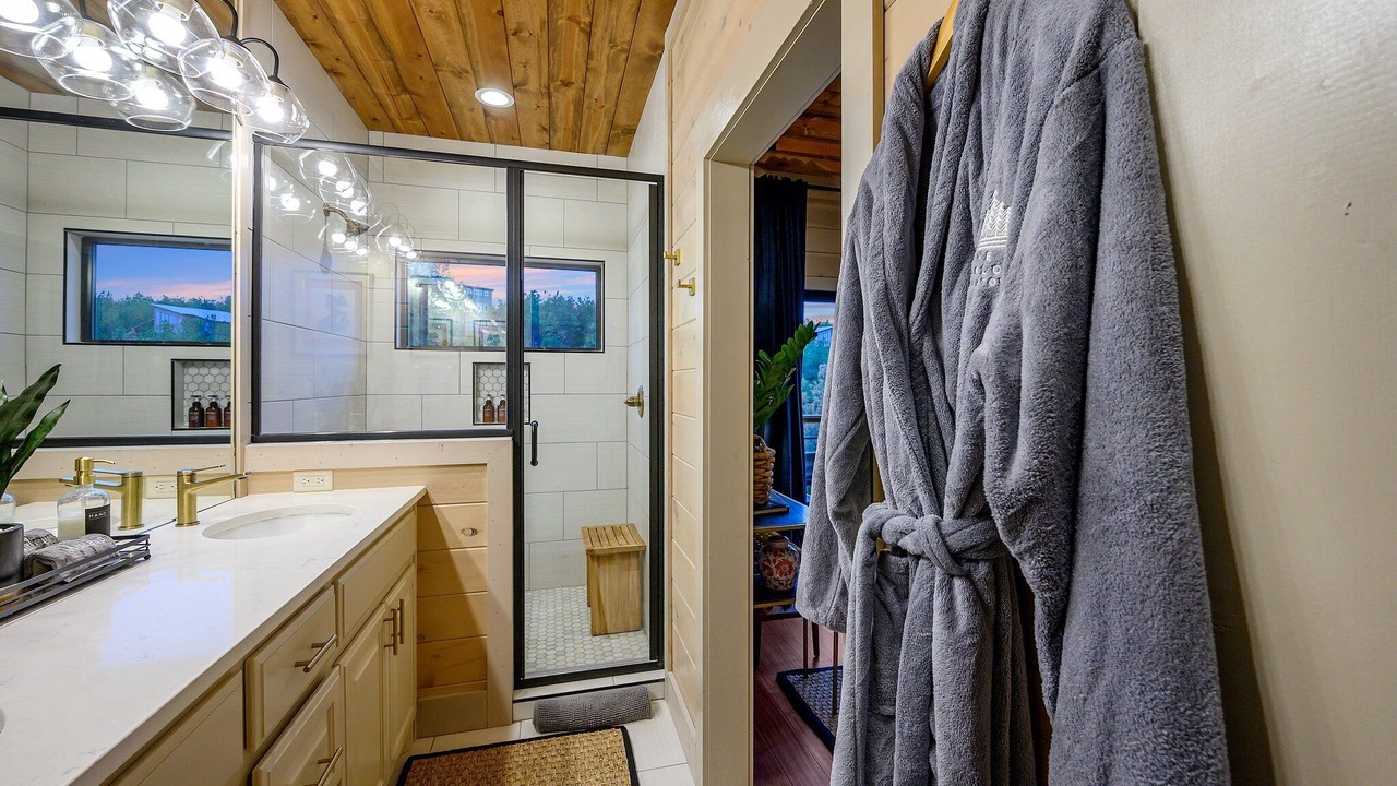 Photo of Bathroom in Broken Bow