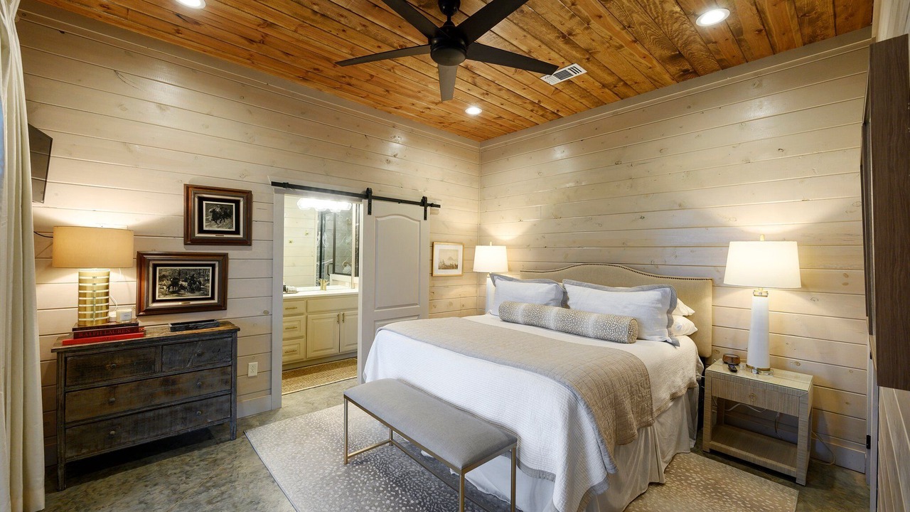 Photo of Bedroom in Broken Bow