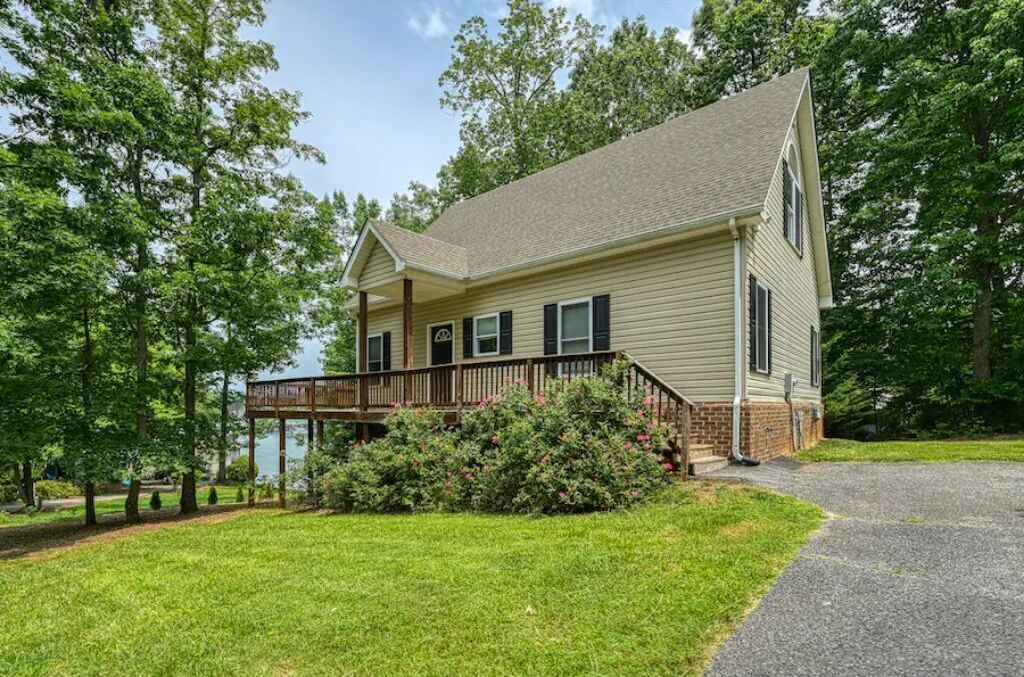 Photo of Outdoor in Smith Mountain Lake