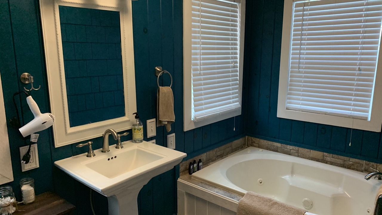 Photo of Bathroom in Town of Hastings