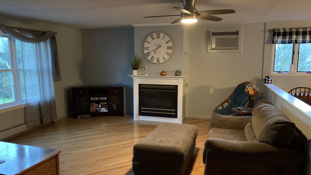 Photo of Livingroom in Town of Hastings
