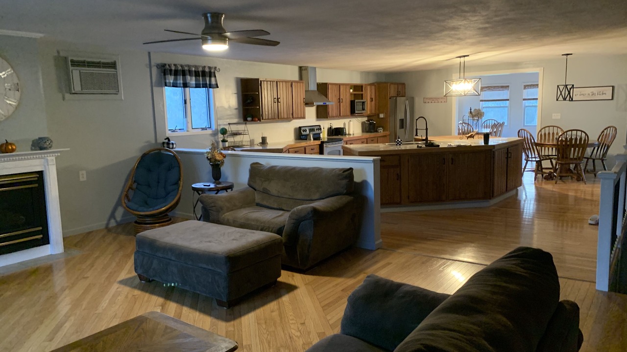 Photo of Livingroom in Town of Hastings
