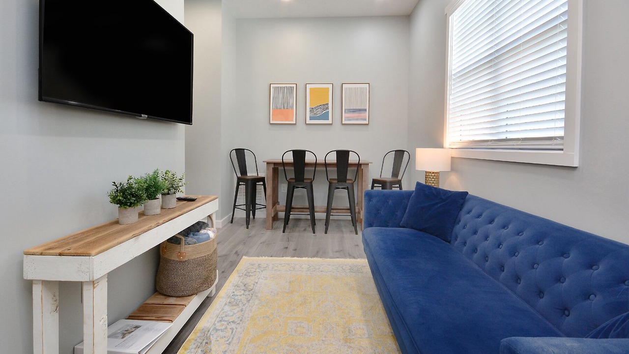 Photo of Livingroom in Elon College
