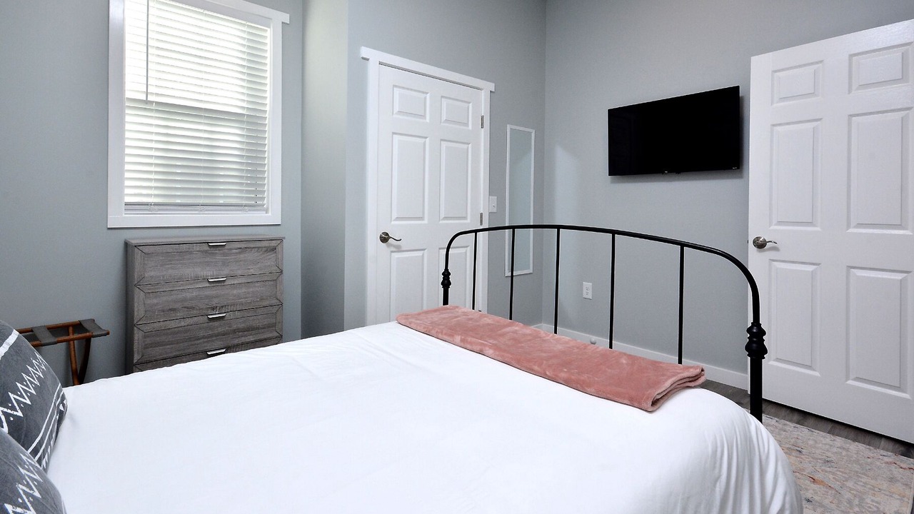 Photo of Bedroom in Elon College