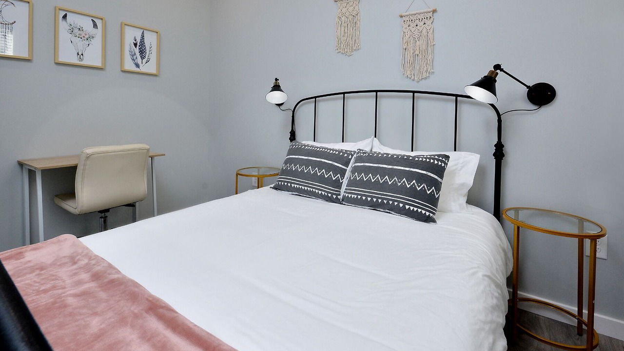 Photo of Bedroom in Elon College