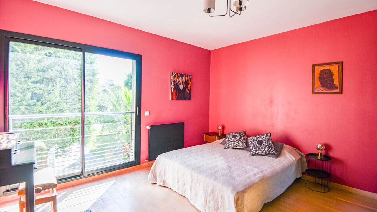 Photo of Bedroom in Saint-Lambert