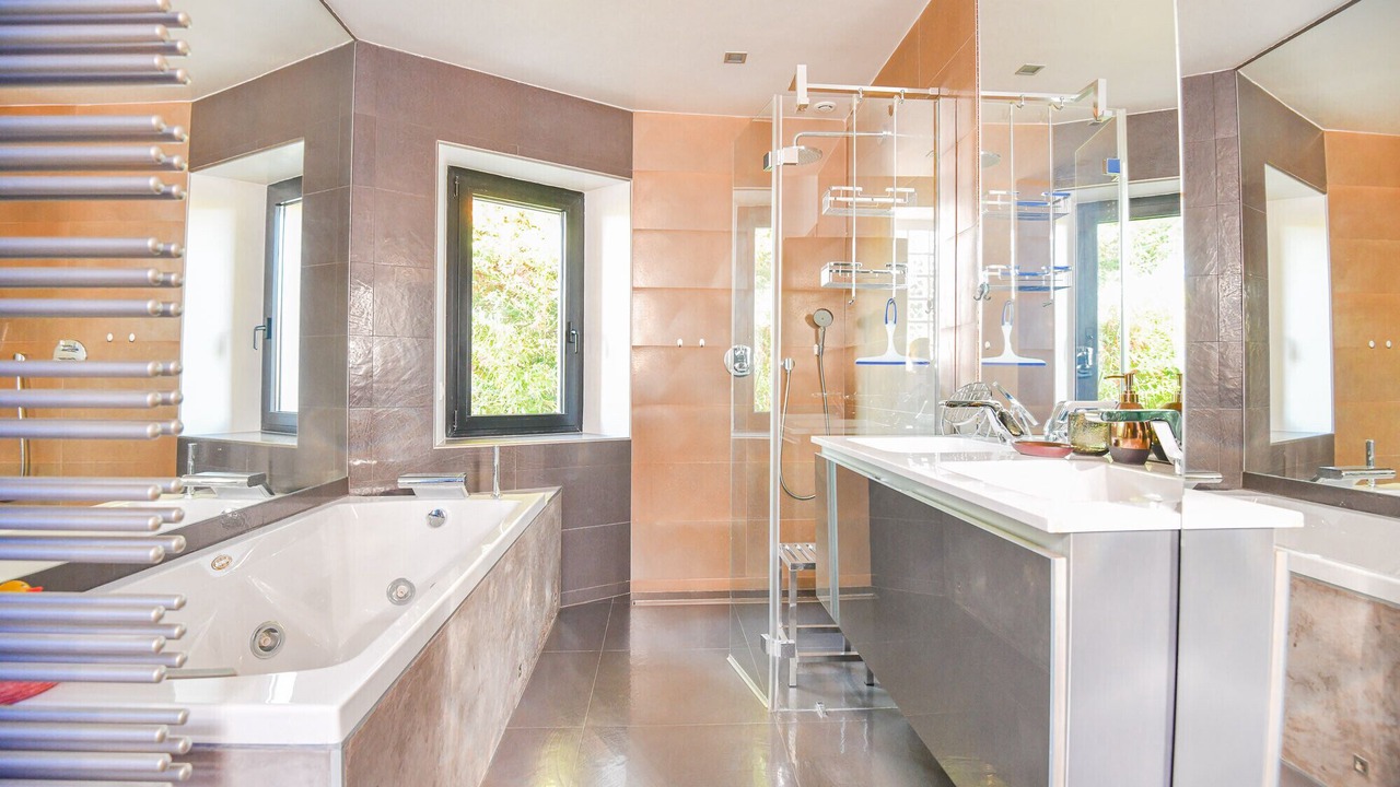 Photo of Bathroom in Saint-Lambert