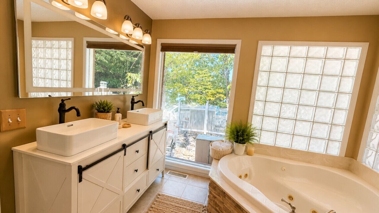 Photo of Bathroom in Sunrise Beach