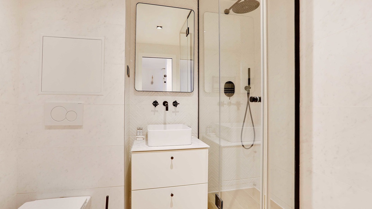 Photo of Bathroom in Quartier Saint-Ambroise