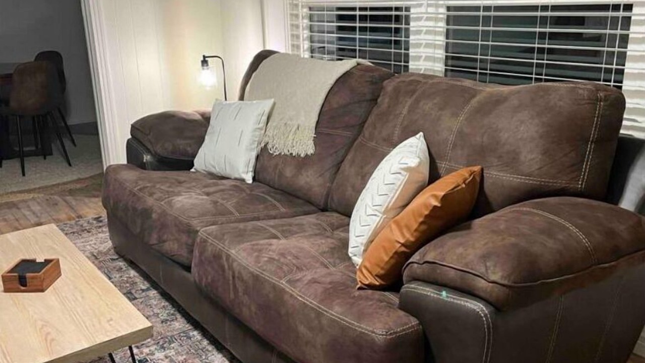 Photo of Livingroom in Hillsboro
