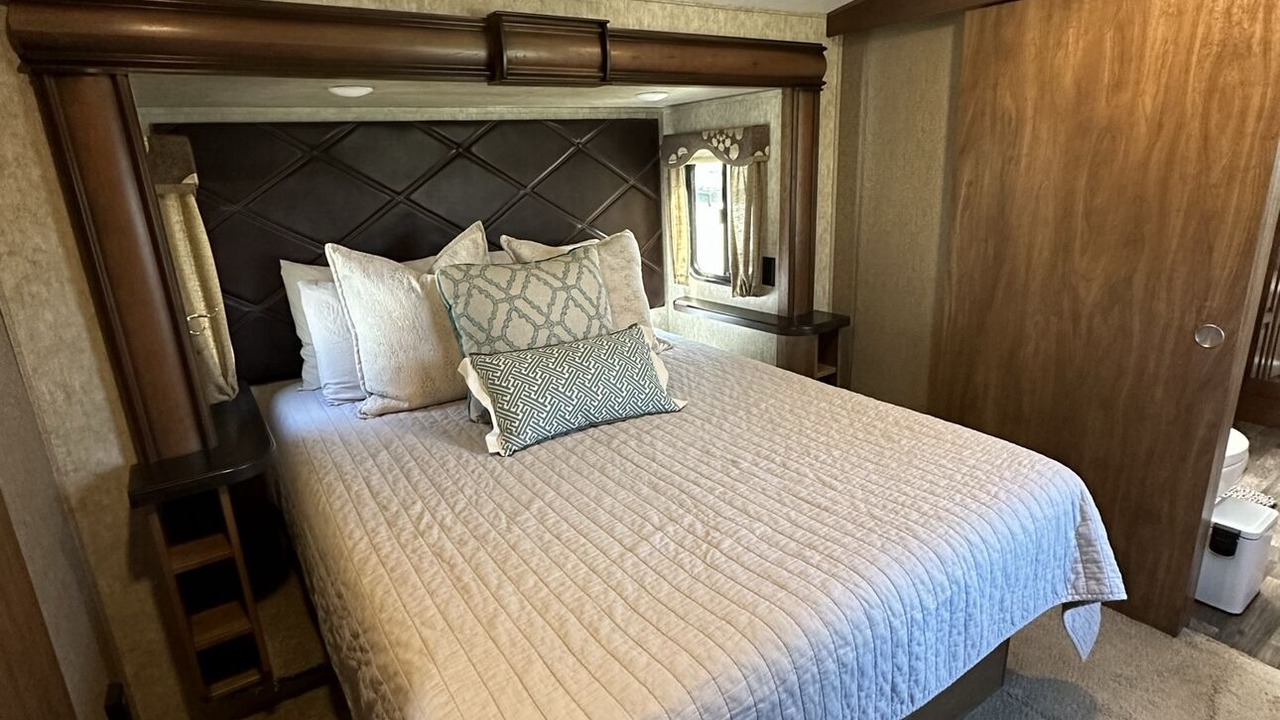 Photo of Bedroom in Ringold