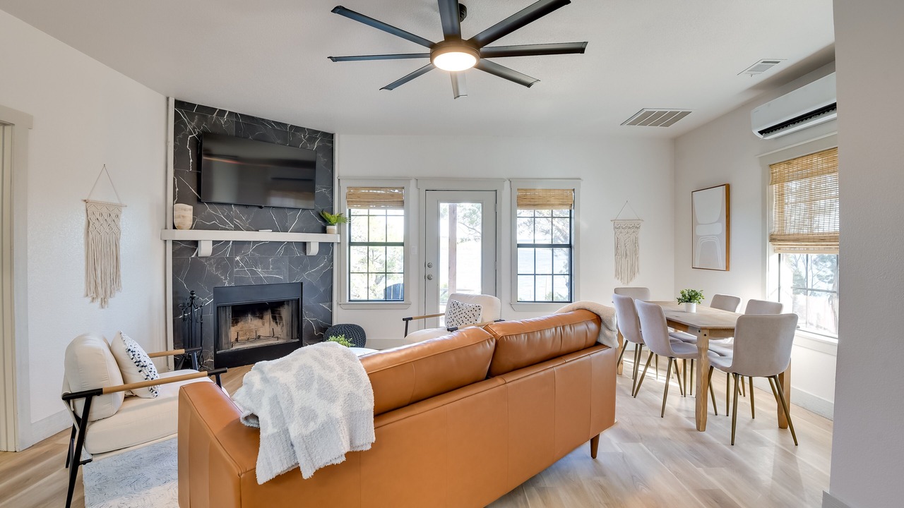 Photo of Livingroom in Graford