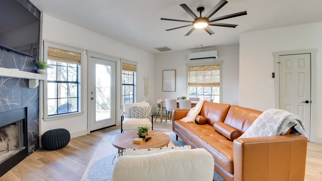 Photo of Livingroom in Graford