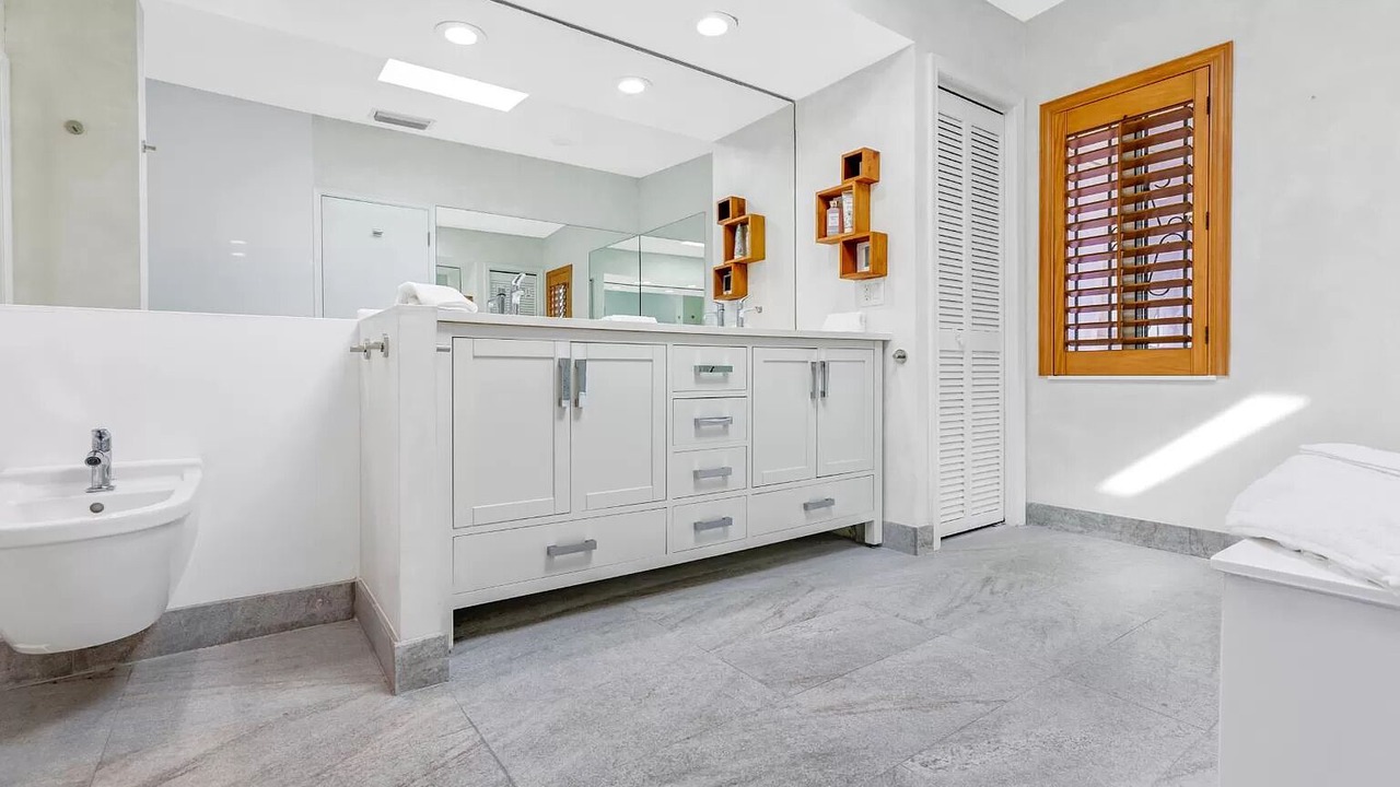 Photo of Bathroom in Hendricks and Venice Isles