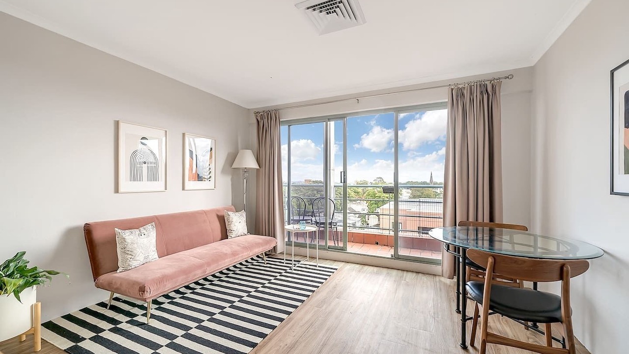 Photo of Livingroom in Newtown