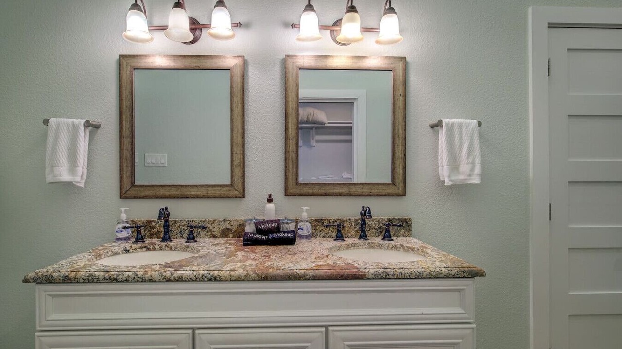 Photo of Bathroom in Rowlett