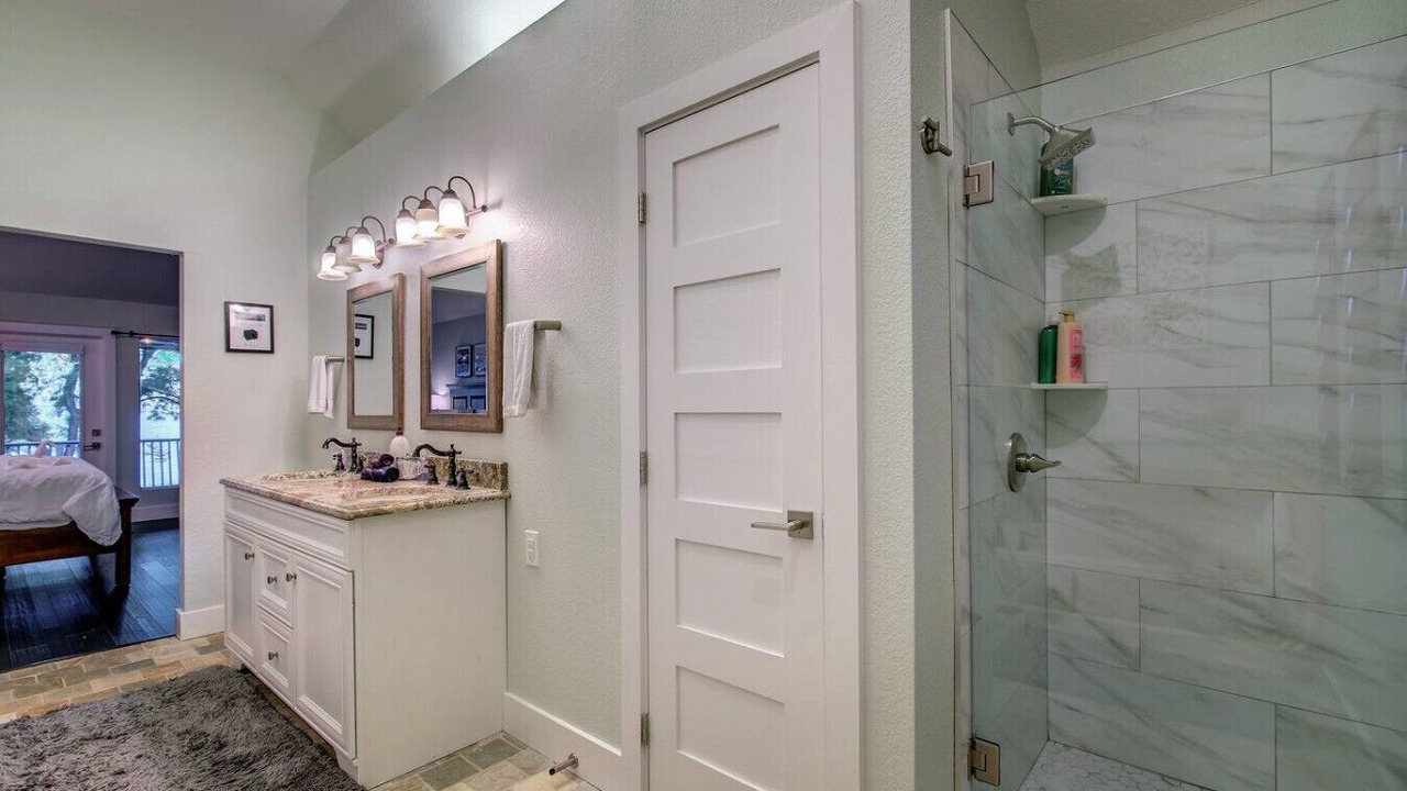 Photo of Bathroom in Rowlett