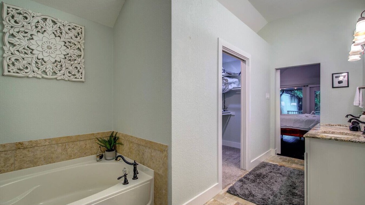 Photo of Bathroom in Rowlett