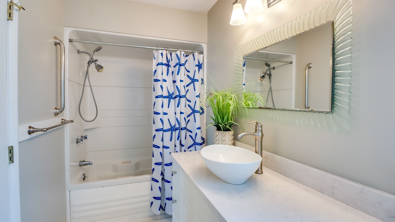 Photo of Bathroom in Point Lookout