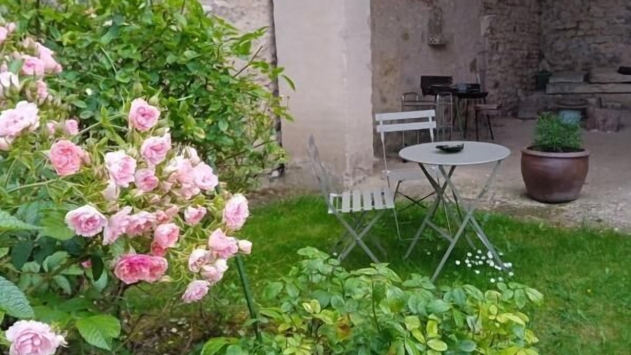 Photo of Outdoor in Poilly