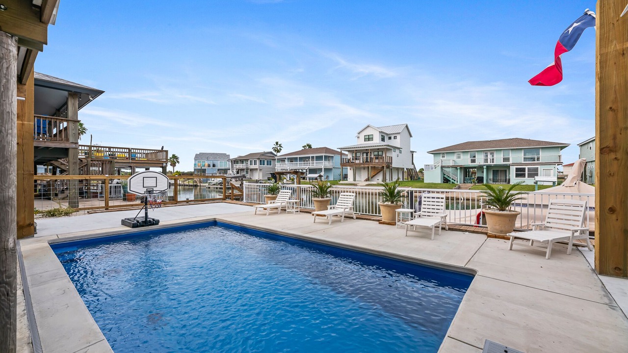 Photo of Outdoor in City-by-the Sea