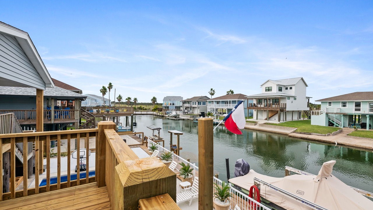 Photo of Outdoor in City-by-the Sea
