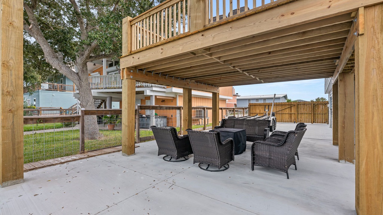 Photo of Patio Balcony in City-by-the Sea