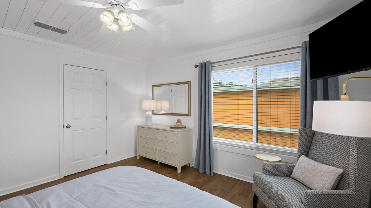 Photo of Bedroom in City-by-the Sea