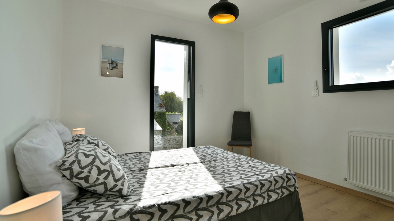 Photo of Bedroom in Rotheneuf-Le Pont