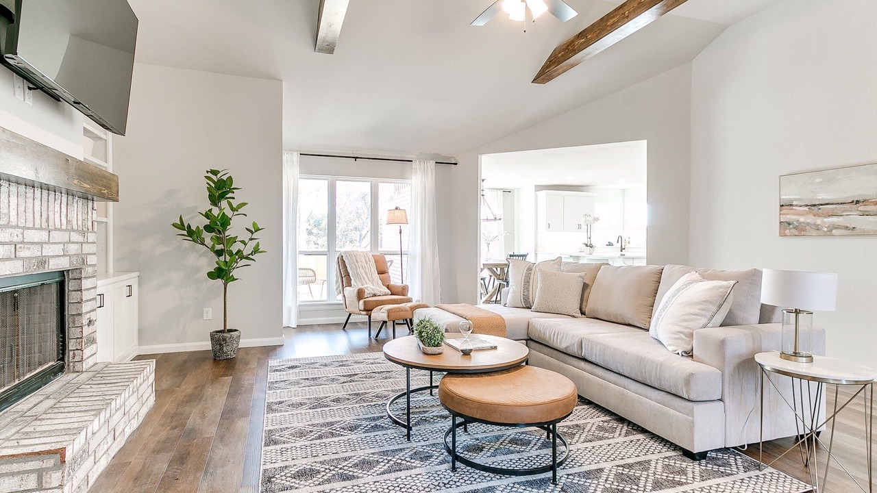 Photo of Livingroom in Broken Arrow