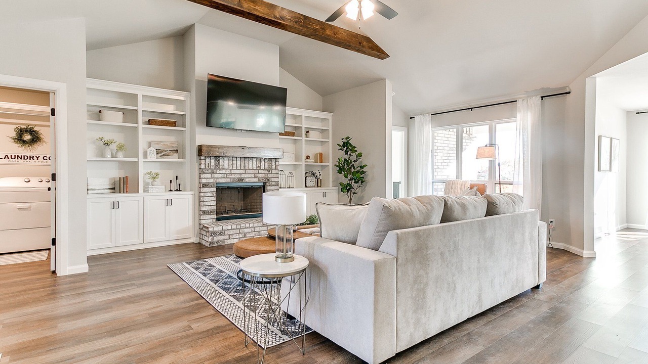 Photo of Livingroom in Broken Arrow