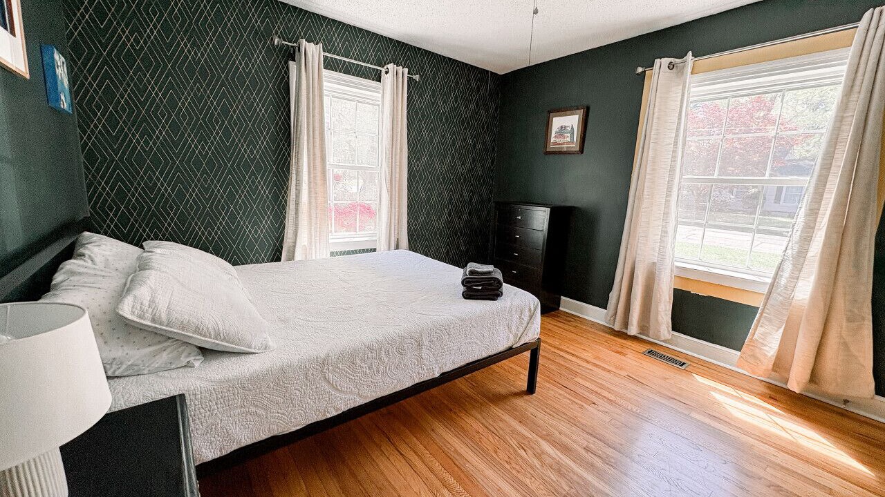Photo of Bedroom in Old Irving Park