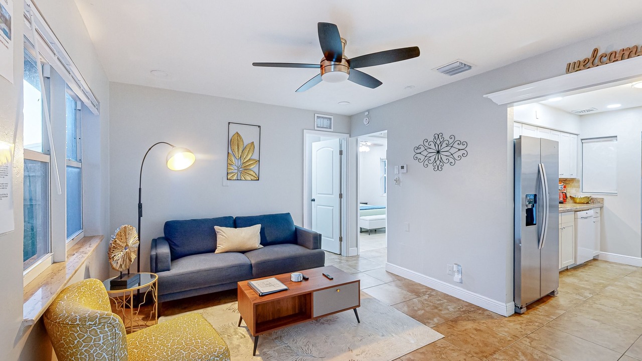 Photo of Livingroom in Oakland Park