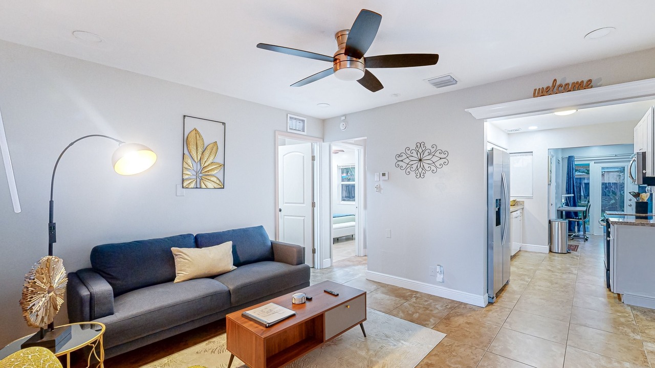 Photo of Livingroom in Oakland Park