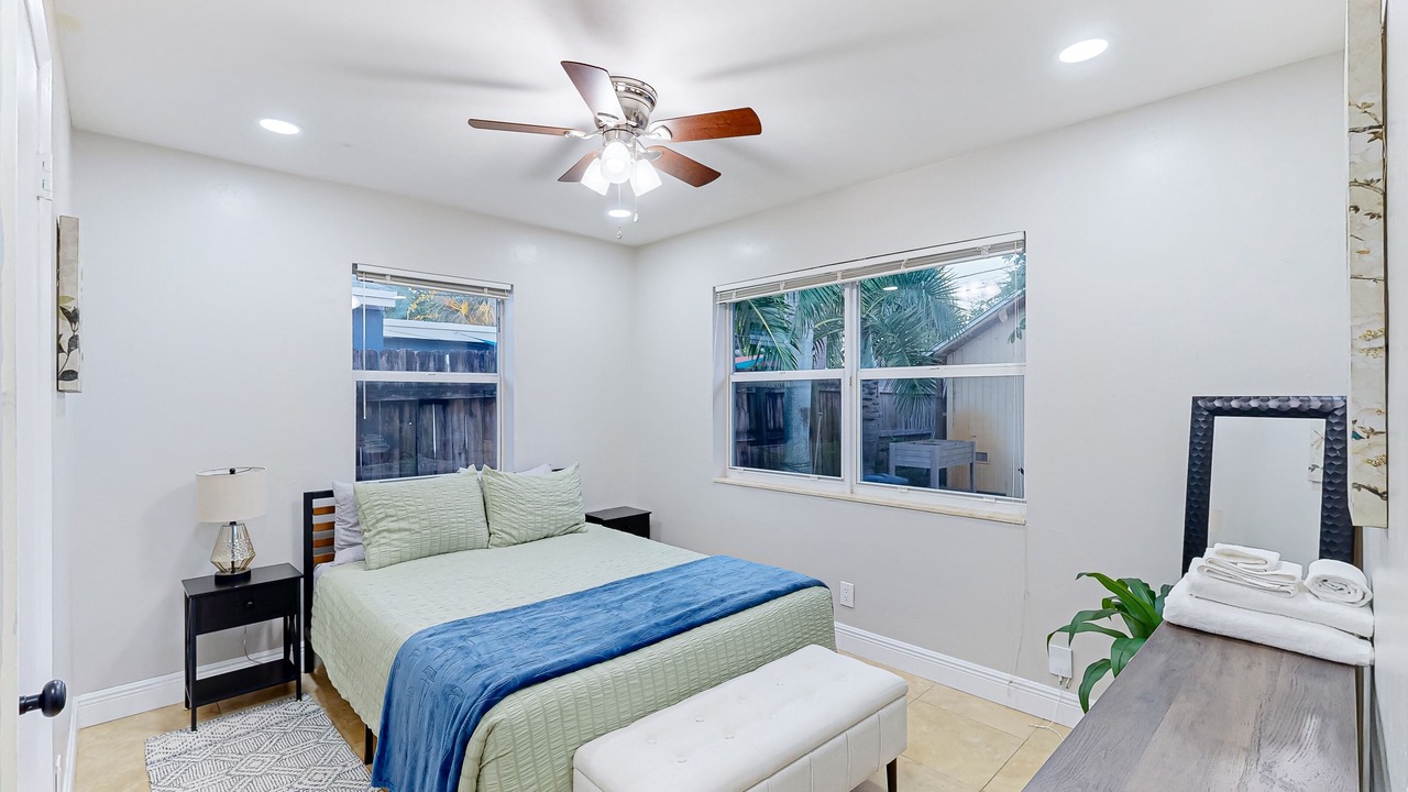 Photo of Bedroom in Oakland Park