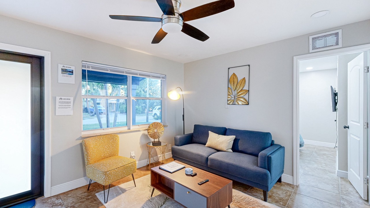 Photo of Livingroom in Oakland Park