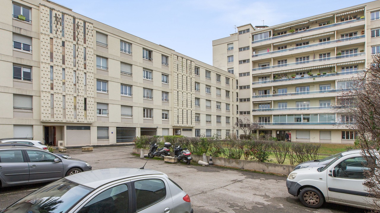 Photo of Outdoor in Zola - Pressense