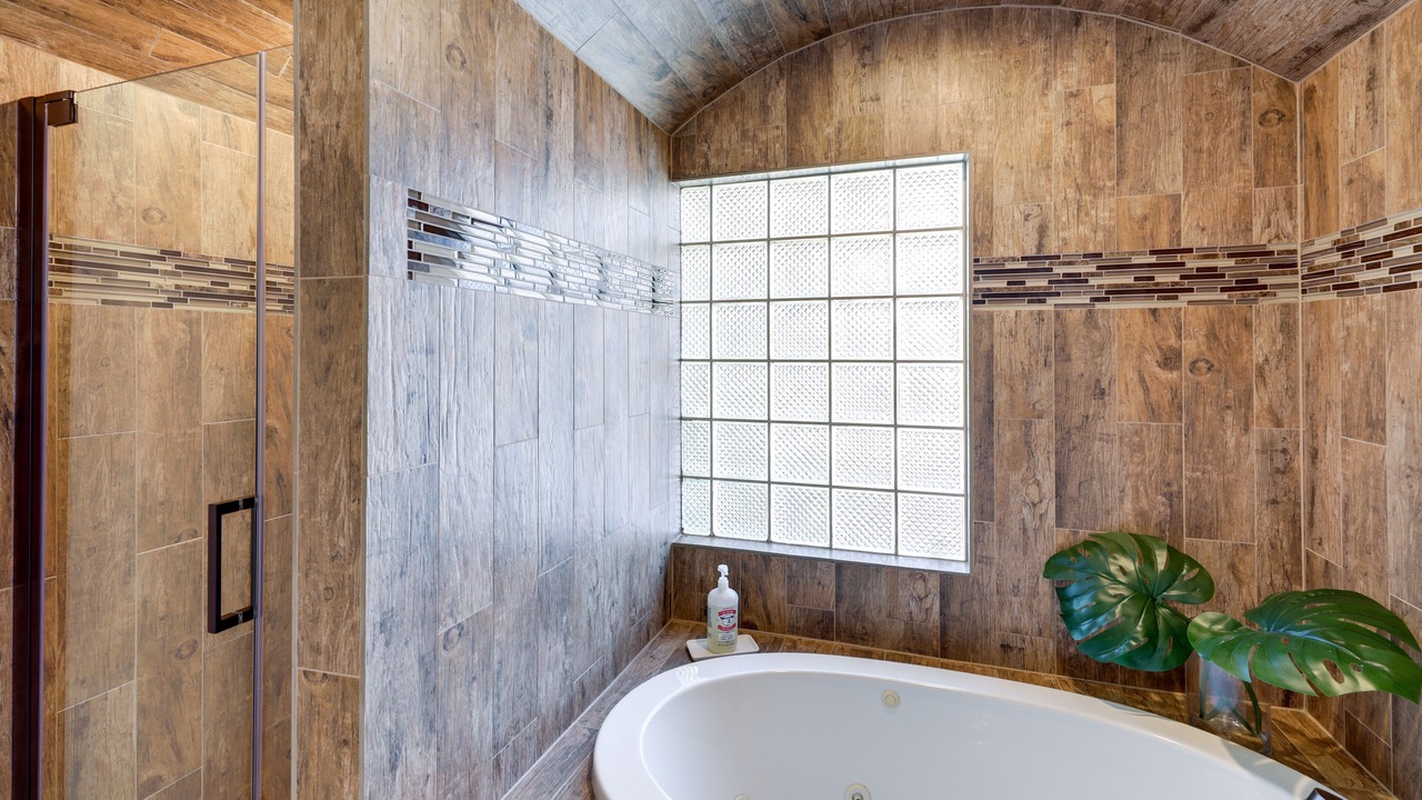 Photo of Bathroom in Montopolis