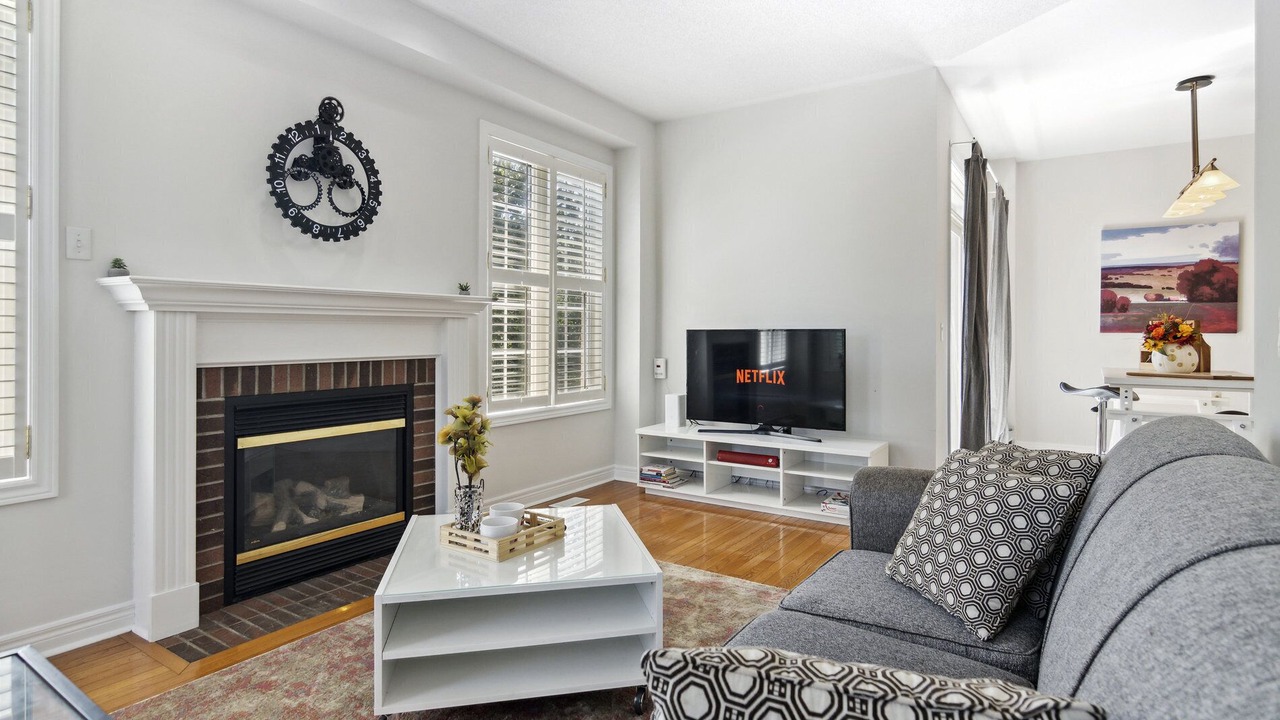 Photo of Livingroom in Richmond Hill