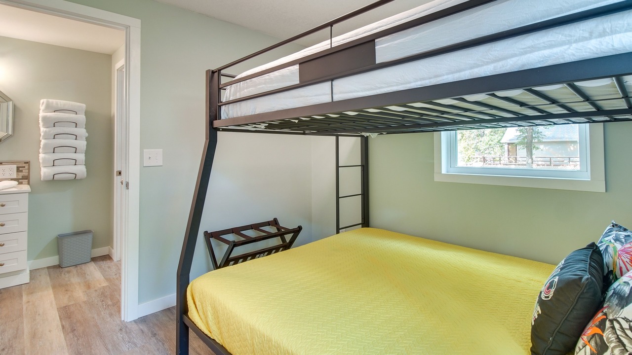 Photo of Bedroom in Grove