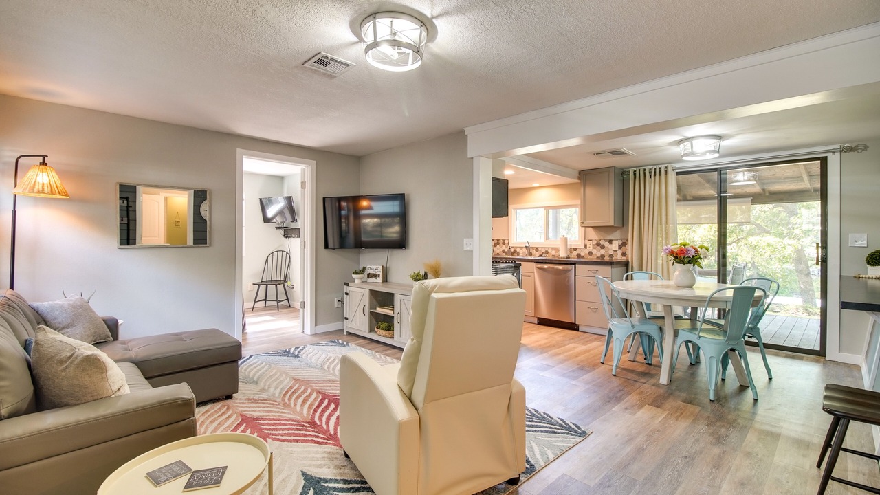 Photo of Livingroom in Grove